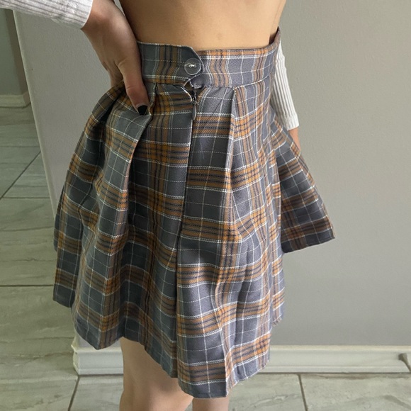 Y2K Plaid Skirt - Picture 2 of 2